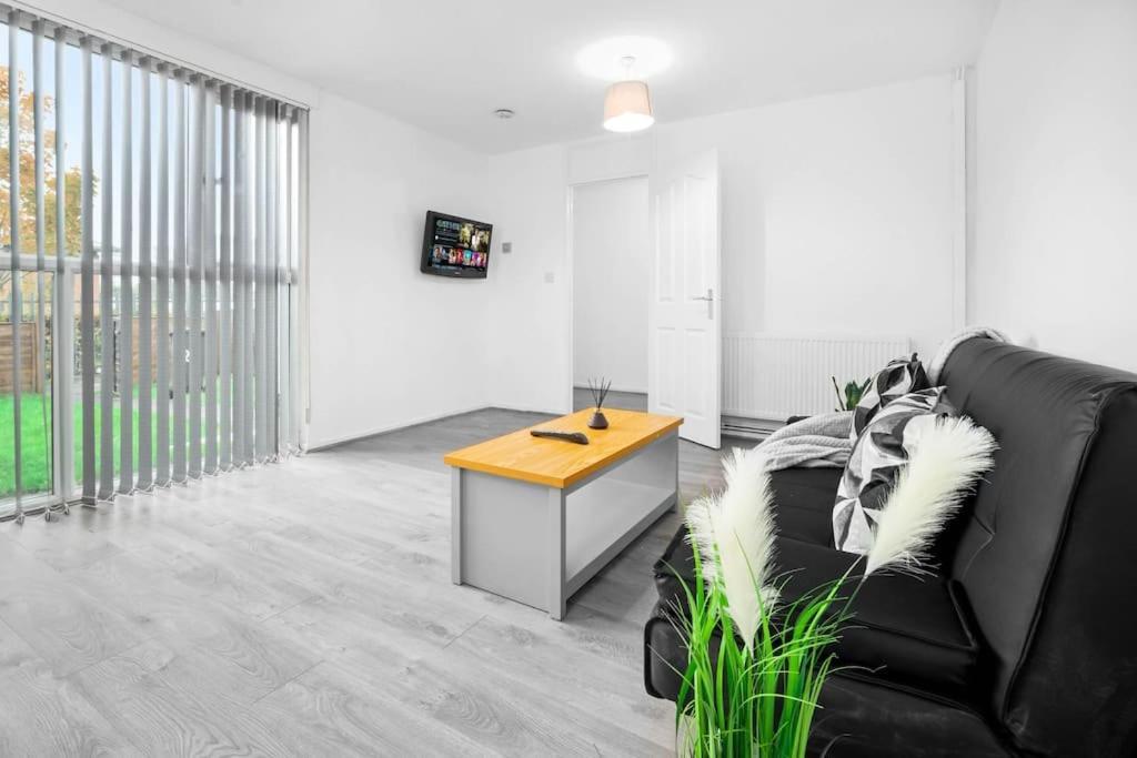 Jlr,Nec,B'Ham Airport,Entire House,Wi-Fi,Netflix Villa เบอร์มิงแฮม ภายนอก รูปภาพ