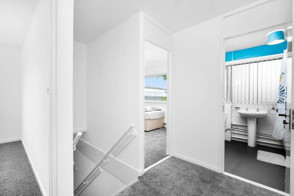 Jlr,Nec,B'Ham Airport,Entire House,Wi-Fi,Netflix Villa เบอร์มิงแฮม ภายนอก รูปภาพ