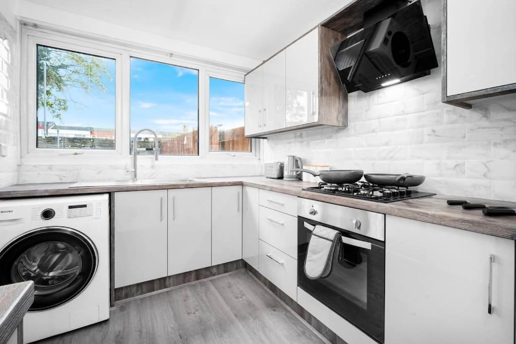 Jlr,Nec,B'Ham Airport,Entire House,Wi-Fi,Netflix Villa เบอร์มิงแฮม ภายนอก รูปภาพ