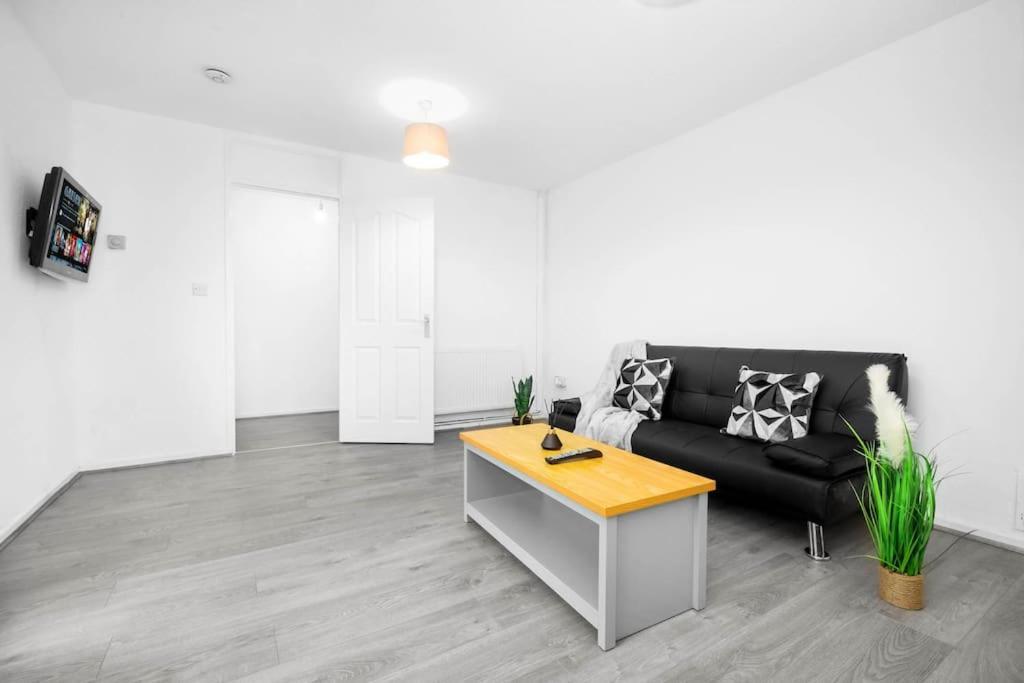 Jlr,Nec,B'Ham Airport,Entire House,Wi-Fi,Netflix Villa เบอร์มิงแฮม ภายนอก รูปภาพ