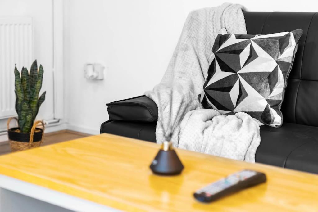 Jlr,Nec,B'Ham Airport,Entire House,Wi-Fi,Netflix Villa เบอร์มิงแฮม ภายนอก รูปภาพ
